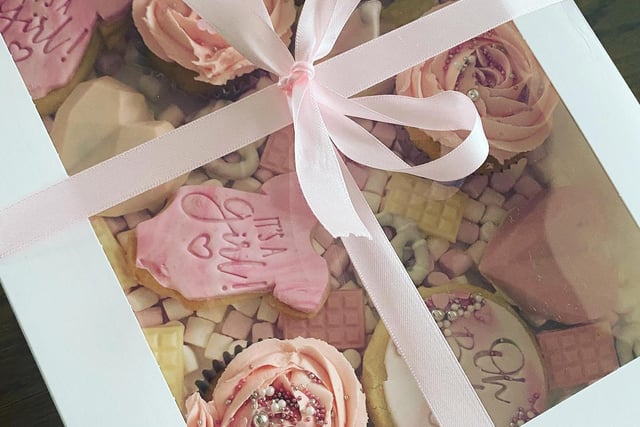 Based in Northampton, Roseberry Cakes makes cakes, cookie pizzas, cake pops and puts together a range of treat boxes. They deliver across Northamptonshire and offer postal for brownies and cookie slabs.