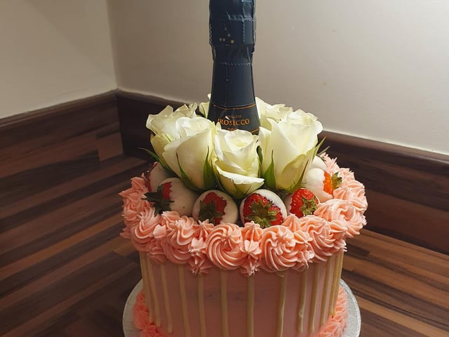 Little Robin Redbreast Cakes offers collection from NN4 and creates a range of cakes and bakes decorated in whatever way you wish with buttercream, fondant, handmade truffles and macarons.