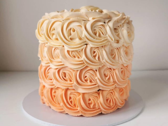 Sorina Jeffs Cakes and Bakes offers collection from Wootton and offers delivery services to NN1-NN7.