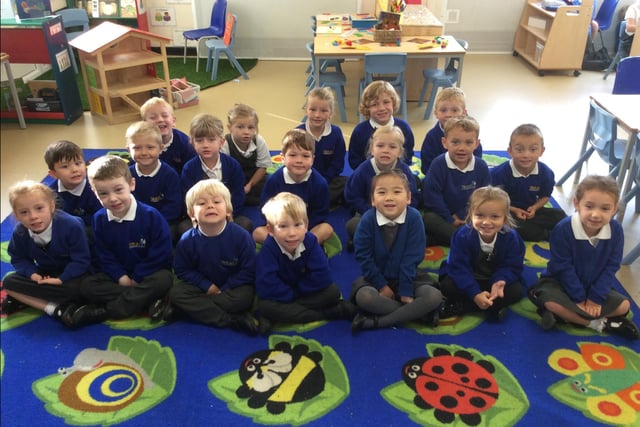 Reception pupils at Slinfold Primary SUS-201118-144546001