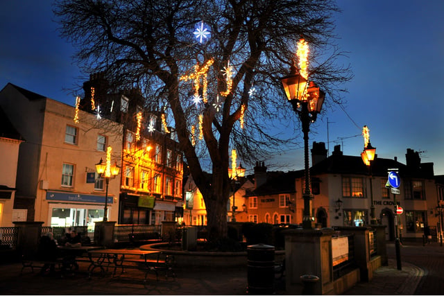 Horsham Christmas lights. Pic Steve Robards SR2011261 SUS-201126-113726001