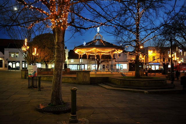 Horsham Christmas lights. Pic Steve Robards SR2011261 SUS-201126-113642001