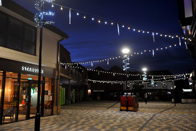 Horsham Christmas lights. Pic Steve Robards SR2011261 SUS-201126-113704001