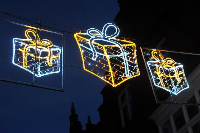 Horsham Christmas lights. Pic Steve Robards SR2011261 SUS-201126-113558001