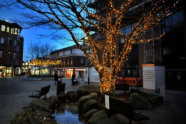 Horsham Christmas lights. Pic Steve Robards SR2011261 SUS-201126-113525001