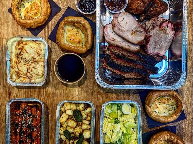 Smoke Street is a collaboration between The Smoke Pit and BiteStreet both based in Northampton. They offer scrumptious Sunday lunches for collection every week.