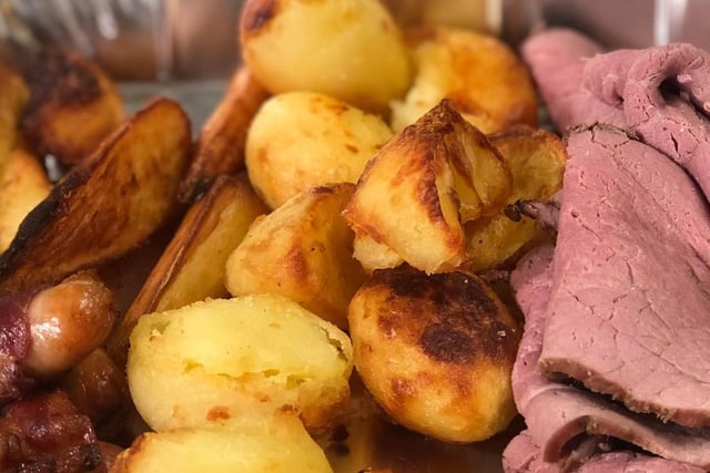 Located in Burton Latimer, The Olde Victoria is a traditional pub and restaurant whose takeaway Sunday dinners have proven to be very popular with residents!