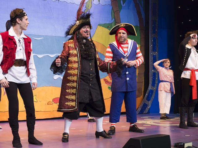 2016:  Peter Pan Cast: Steven Arnold as Captain Hook / Mr Darling, James Fletcher as Peter Pan, Zach Vanderfelt as Mrs Smee, Victoria Jane as Wendy, Jessica Woods as Tinkerbell, Peter McCrohon as Smee, Kluane Saunders as Tiger Lily / Delilah / Mrs Darling, Sean Rhys James as Starkey / Nana, Dan Urch as Purdey