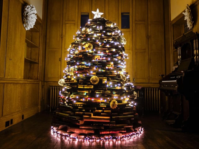 A Christmas tree fit for a bookworm!