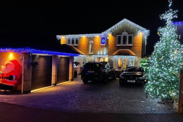 This home owner has gone all out with their lights!