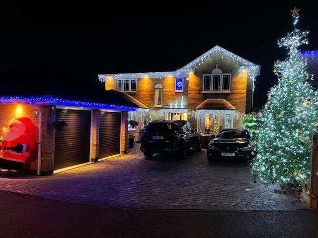 This home owner has gone all out with their lights!