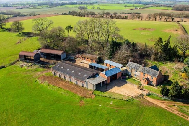 Charwelton Hill Farm situated in Charwelton is a residential pasture farm consisting of a farm house and a range of barns for possible conversions. It extends to approximately 233 acres.