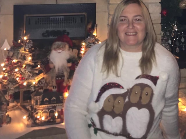 William Alvey School's Mrs Whitt loves Christmas! EMN-201112-180516001