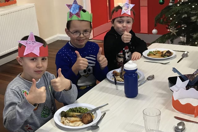 Christmas jumper and Christmas lunch day at Ruskington Chestnut Street. The children loved making place mats and Christmas hats to make the day extra special! EMN-201112-180035001