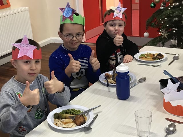 Christmas jumper and Christmas lunch day at Ruskington Chestnut Street. The children loved making place mats and Christmas hats to make the day extra special! EMN-201112-180035001