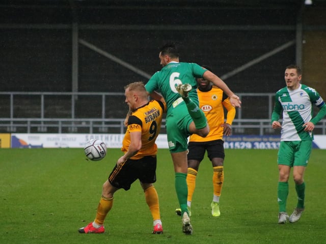 Jordan Burrow battles for the ball. Photo: Oliver Atkin