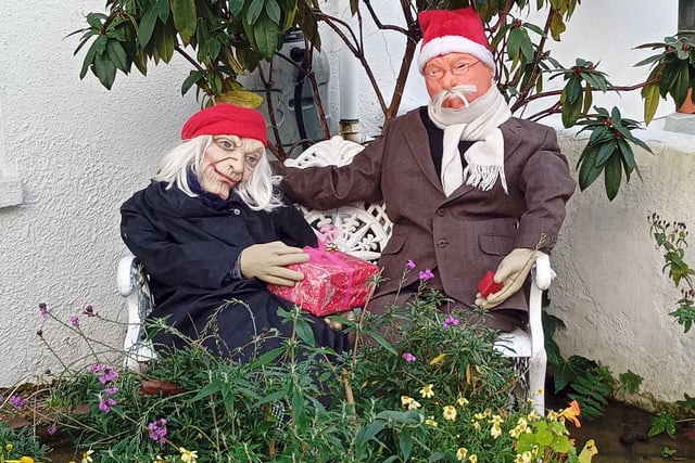 Karen Elliott sent in this photo of a Christmas couple made by her mum, 85, to cheer up passersby. SUS-201215-104917001