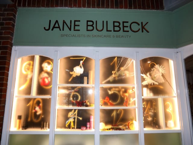 Photography of Christmas shop windows in Chichester, West Sussex, UK.
Photograph by Sam Stephenson, 07880 703135, www.samstephenson.co.uk, @sspjpg. SUS-201215-141419001