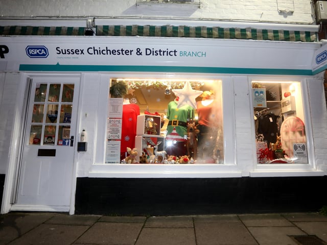 Photography of Christmas shop windows in Chichester, West Sussex, UK.Photograph by Sam Stephenson, 07880 703135, www.samstephenson.co.uk, @sspjpg. SUS-201215-140728001