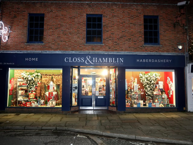 Photography of Christmas shop windows in Chichester, West Sussex, UK.
Photograph by Sam Stephenson, 07880 703135, www.samstephenson.co.uk, @sspjpg. SUS-201215-140348001