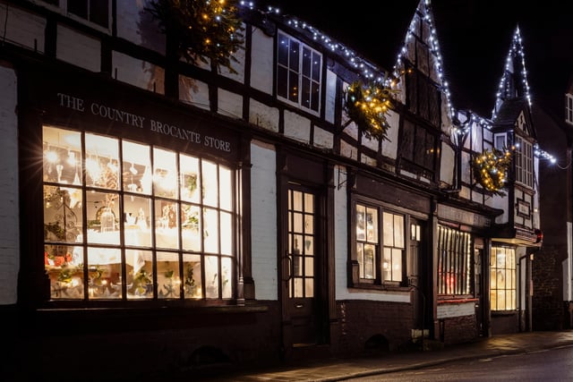Late night Christmas shopping in Midhurst. Photograph by Christopher Ison. SUS-201216-124504001