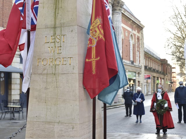Christmas Civic wreath laying ceremony at the Bridge Street war memorial. Mayor Gul Nawaz laying wreath EMN-201217-144150009