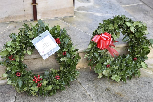 Christmas Civic wreath laying ceremony at the Bridge Street war memorial. EMN-201217-144117009