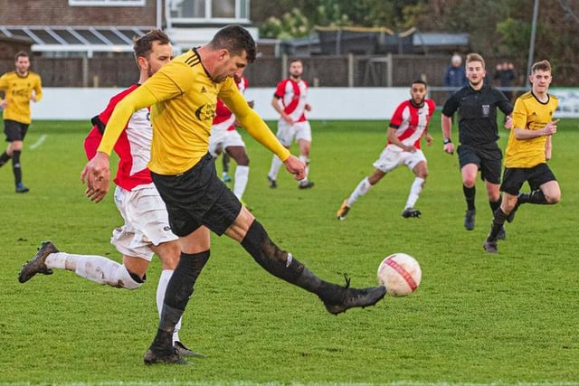 Action from Littlehampton Town v Hanworth Villa / Picture: Tommy McMillan