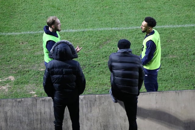 Former teammates Nicky Walker and Jay Rollins catch up. Photo: Oliver Atkin