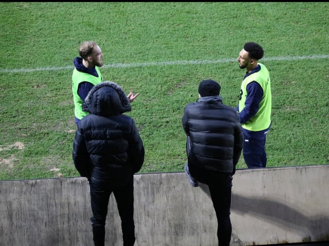Former teammates Nicky Walker and Jay Rollins catch up. Photo: Oliver Atkin