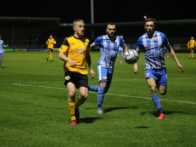 Terry Hawkridge races to the byline. Photo: Oliver Atkin