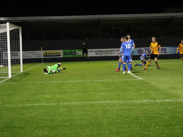 Jordan Burrow find the net... Photo: Oliver Atkin