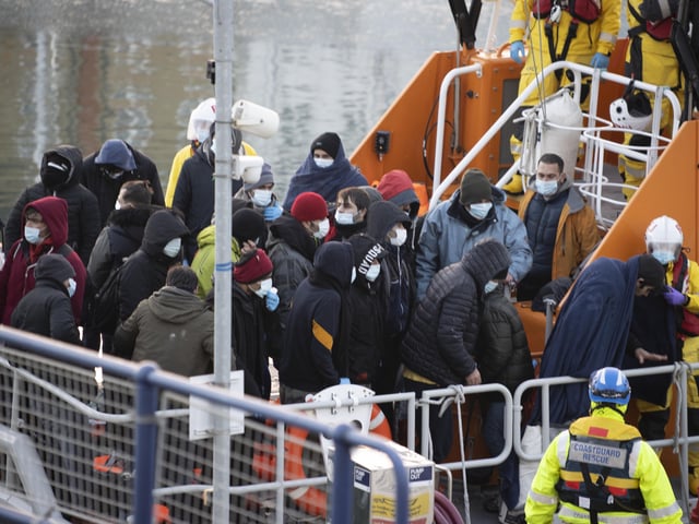 Dozens of people were rescued from a stranded boat SUS-210901-165339001