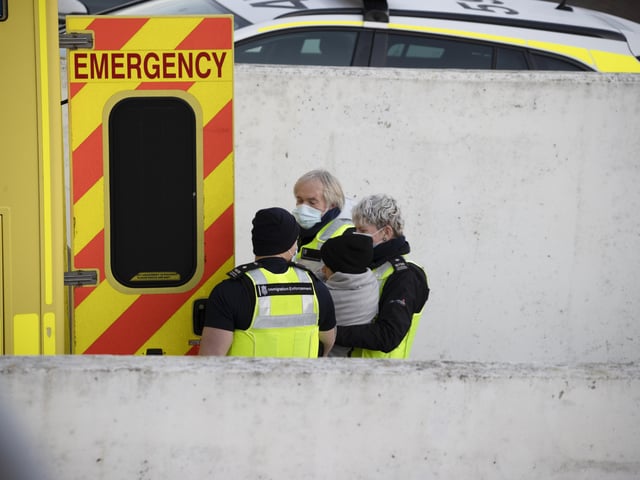 Emergency services on the scene SUS-210901-173427001