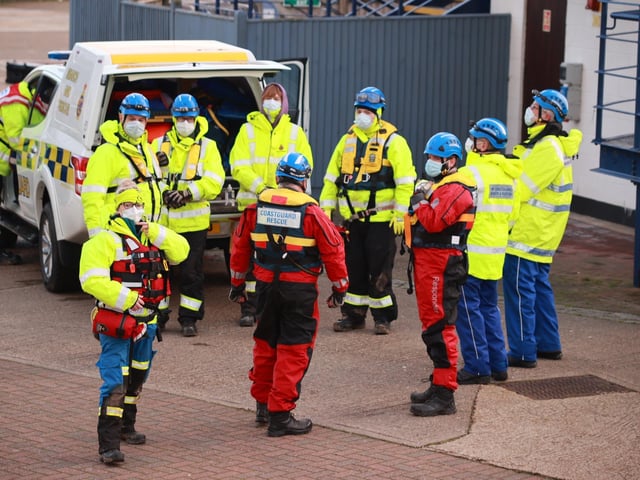 Emergency services on the scene SUS-210901-173443001