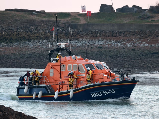 Emergency services on the scene SUS-210901-173458001