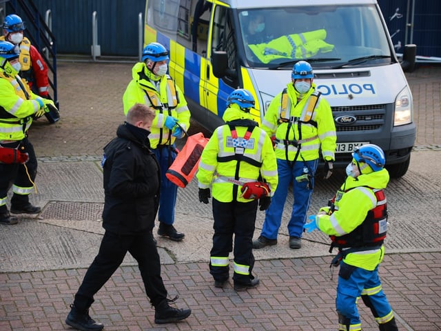 Emergency services on the scene SUS-210901-173619001