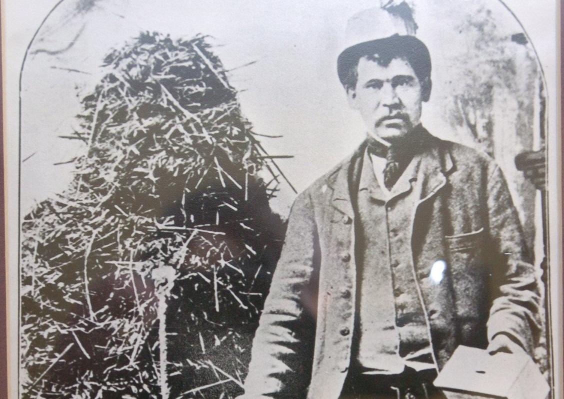 Whittlesey museum's picture of the Straw Bear in 1909.