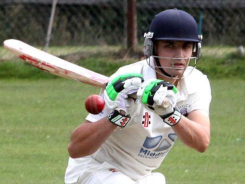 James Fellows batting for Isfield / Pic by Ron Hill