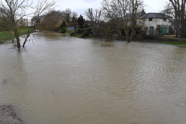 High river levels at Billinghay EMN-210120-174527001
