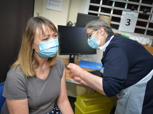 Ticehurst Pharmacy administering the Covid-19 vaccine (Oxford AstraZeneca) at Ticehurst Village Hall. Pic Justin Lycett.
Patient Jenny Luckhurst and staff nurse Terri Cast. SUS-210121-131446001
