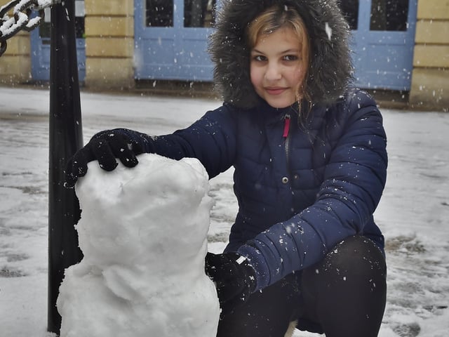 Alina Constantin making a snowman in the city centre by PT photographer David Lowndes.