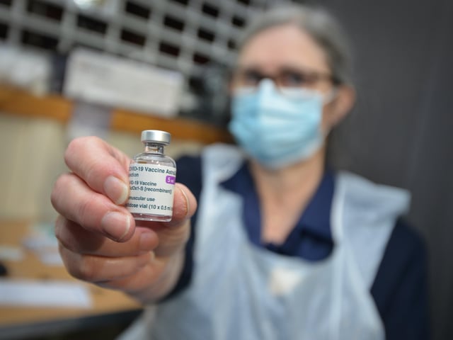 Ticehurst Pharmacy administering the Covid-19 vaccine (Oxford AstraZeneca) at Ticehurst Village Hall. Pic Justin Lycett.
Oxford AstraZeneca vaccine SUS-210121-131250001