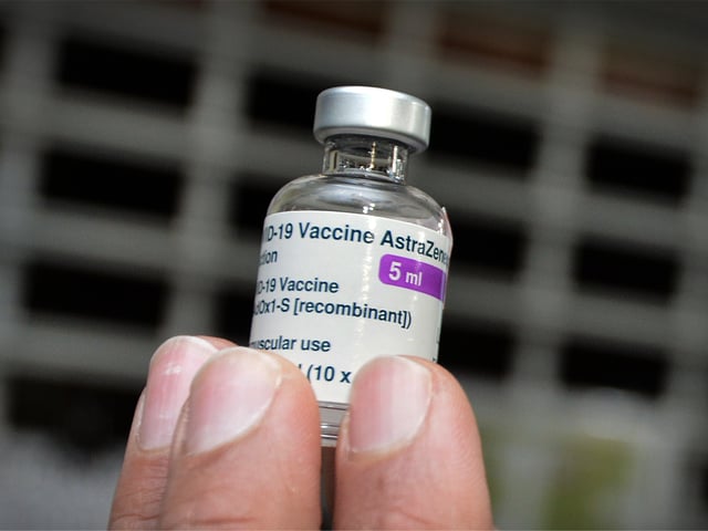 Ticehurst Pharmacy administering the Covid-19 vaccine (Oxford AstraZeneca) at Ticehurst Village Hall. Pic Justin Lycett.
Oxford AstraZeneca vaccine SUS-210121-131329001