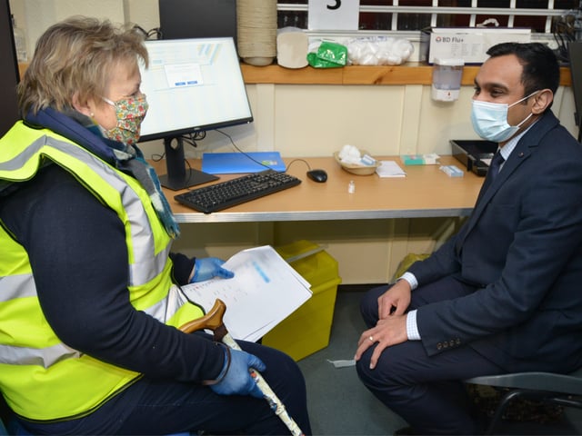 Ticehurst Pharmacy administering the Covid-19 vaccine (Oxford AstraZeneca) at Ticehurst Village Hall. Pic Justin Lycett.
The head pharmacist Hardik Desai talking to a patient. SUS-210121-131459001