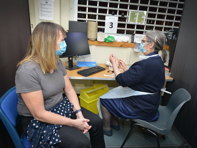 Ticehurst Pharmacy administering the Covid-19 vaccine (Oxford AstraZeneca) at Ticehurst Village Hall. Pic Justin Lycett.
Patient Jenny Luckhurst and staff nurse Terri Cast. SUS-210121-131420001