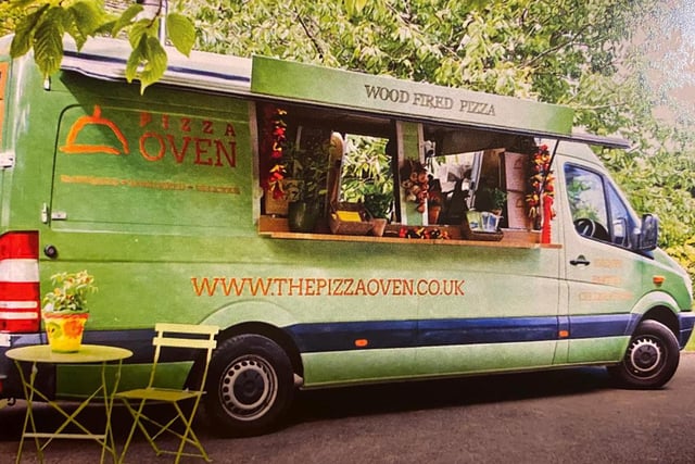 Visits Southwater, Warnham, Slinfold, Broadbridge Heath, Storrington, Steyning, Henfield and Cuckfield as well as a couple of Surrey villages. Freshly made pizzas with delicious toppings. Vegan and gluten-free available and they can be pre-ordered. Call 07769155057