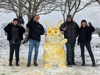Abby Munns and her family created a snow Pikachu using tumeric to make the yellow colour and Coca-Cola cans for the cheeks