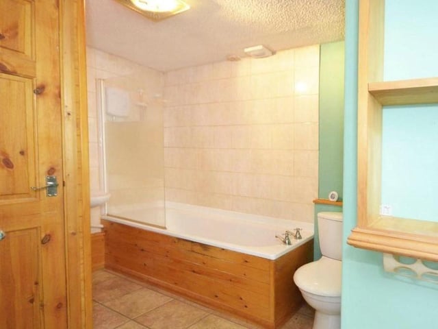 Studio flat for sale in Raunds. Pictures courtesy of rightmove.co.uk and Allsop auctioneers.