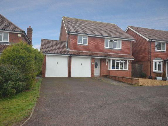 A substantial four bedroom family home! Beautifully presented, this home offers four generous size bedrooms, ample living space and a double garage.
Price: £500,000